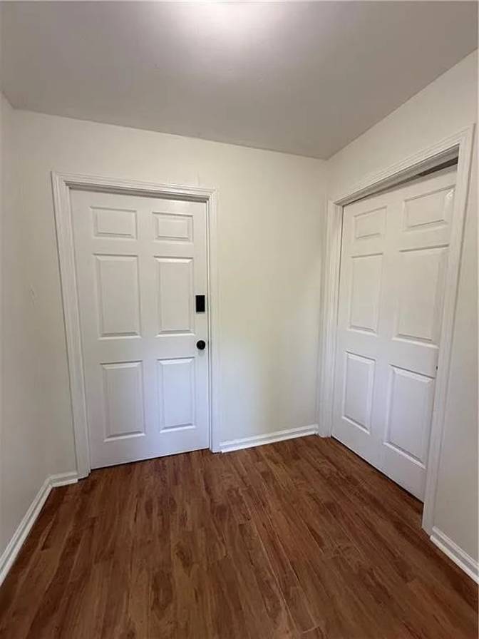 Alcove Rooms's room