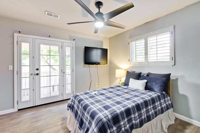 Mindy's room