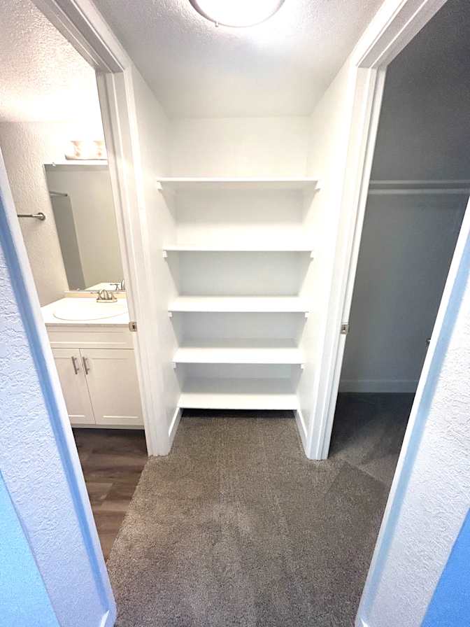 Woodlands Village Apartments's room
