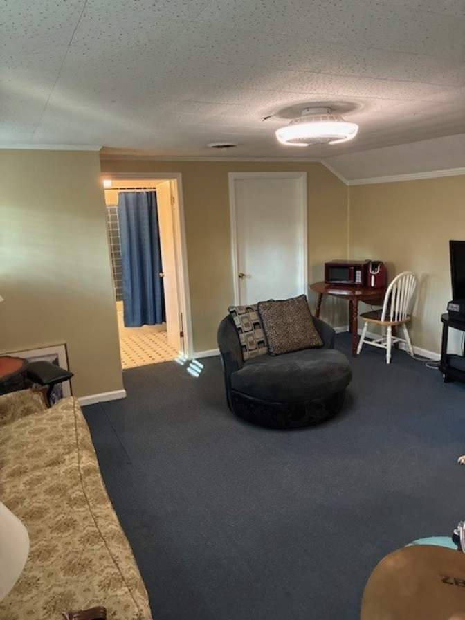 Craig D Bowen's room