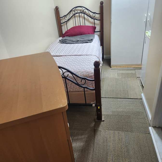 Carlos's room