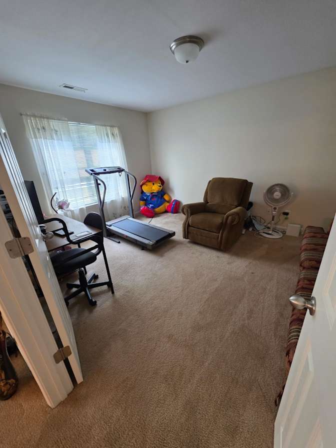 justin smallwood's room