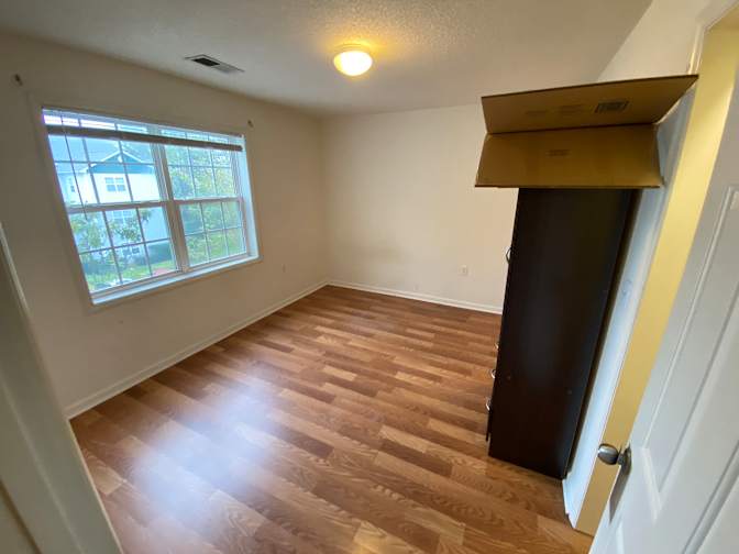 Alcove Rooms's room