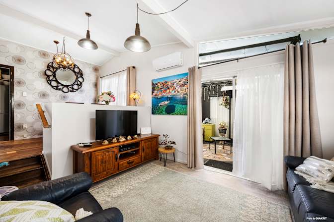 Tom's room