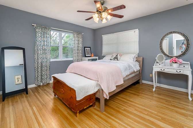 Leslie's room