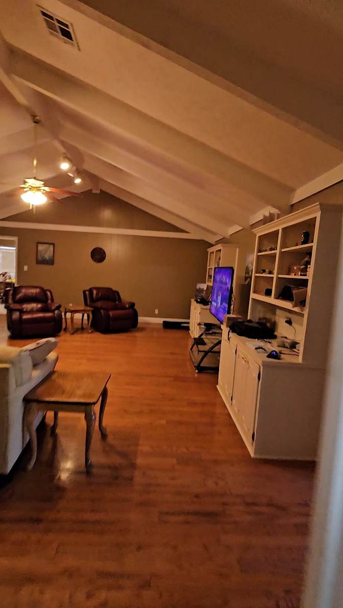 Carlos's room