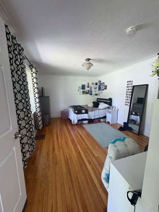 Kiana's room