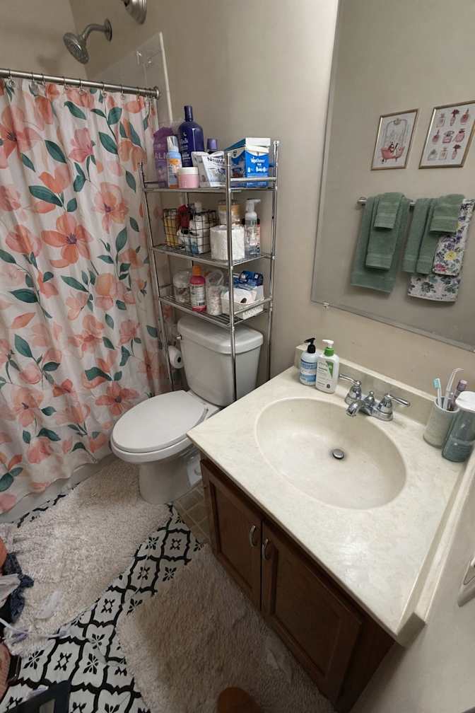 Kamilah M's room