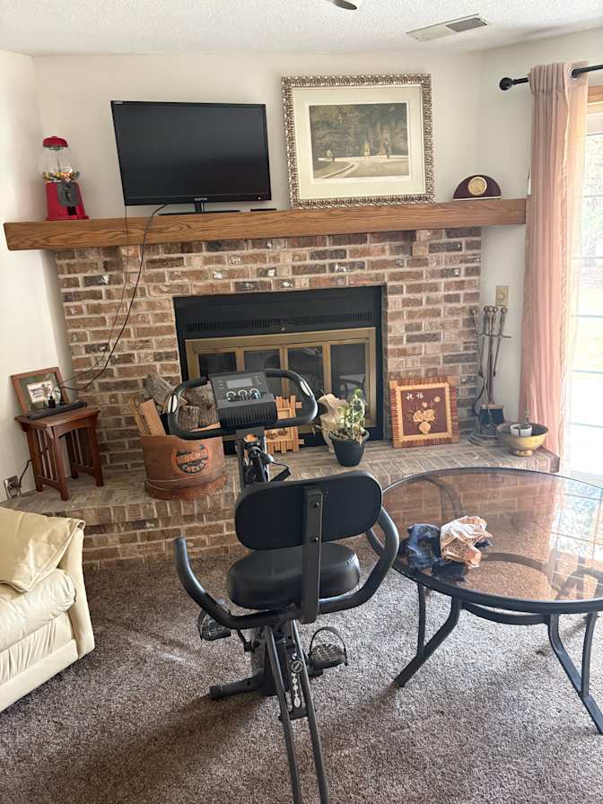 Tom's room