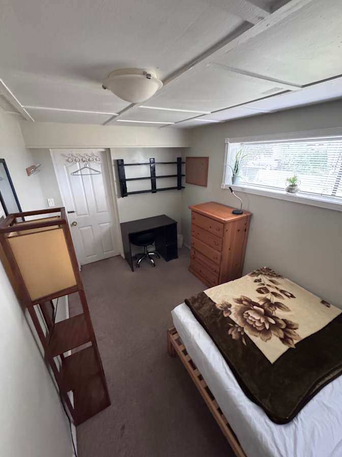 Aida's room