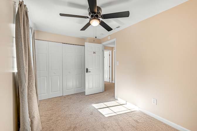 lifedoorrentals's room