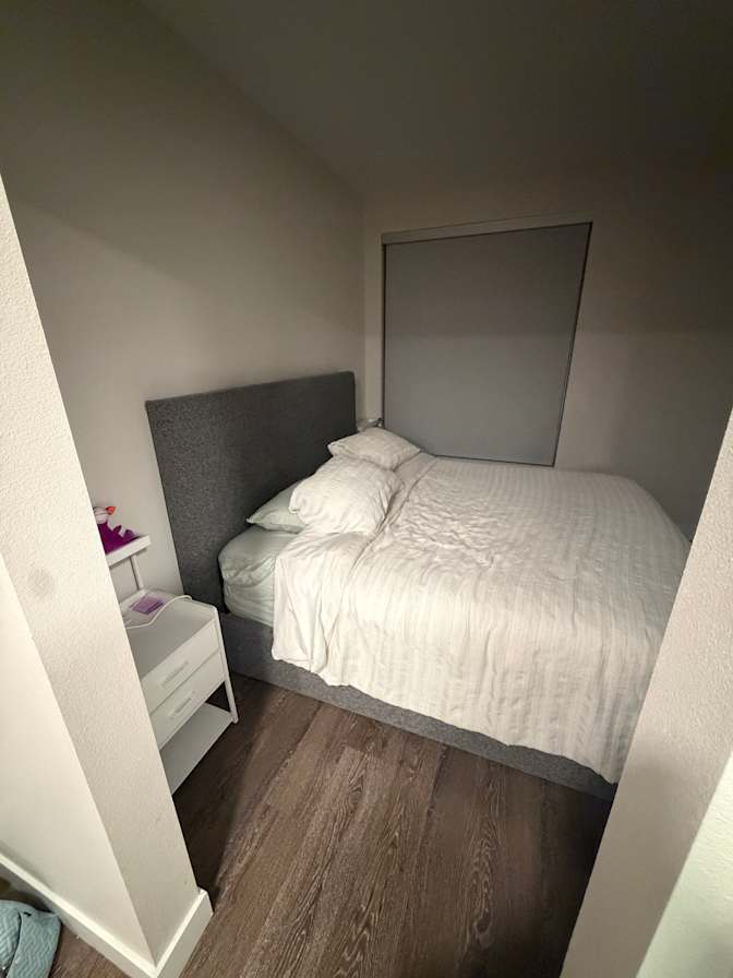 Naomi Orpelli's room