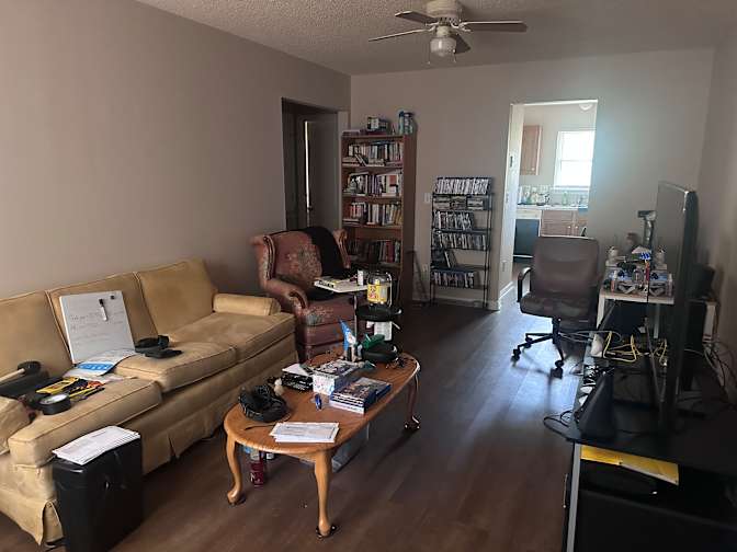 Larus Liles's room