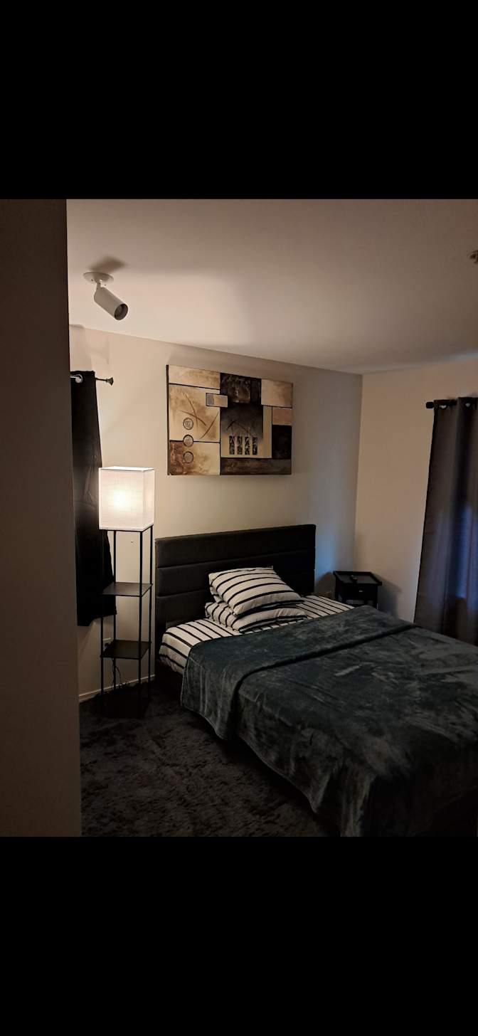 PEPE MANZANO's room