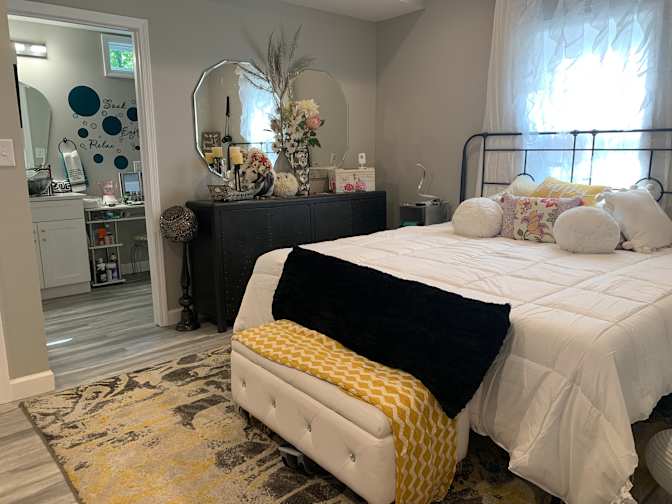 SherLyn's room