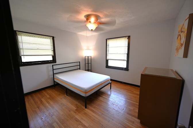 Alcove Rooms's room