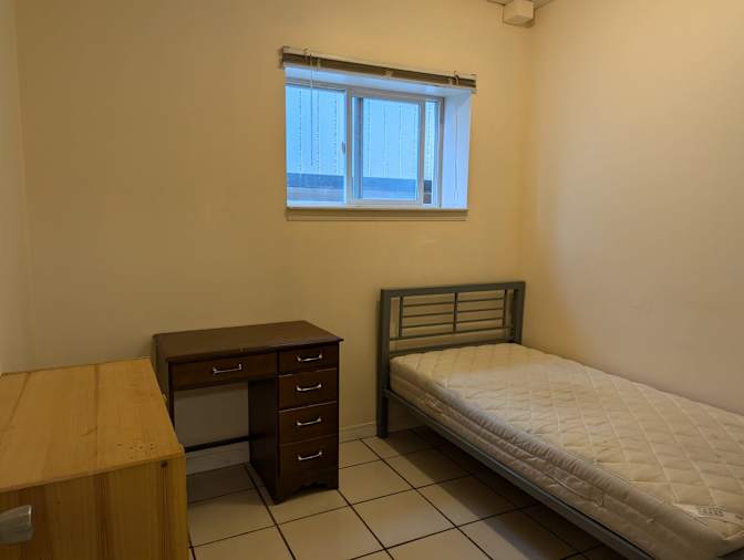 Ken's room