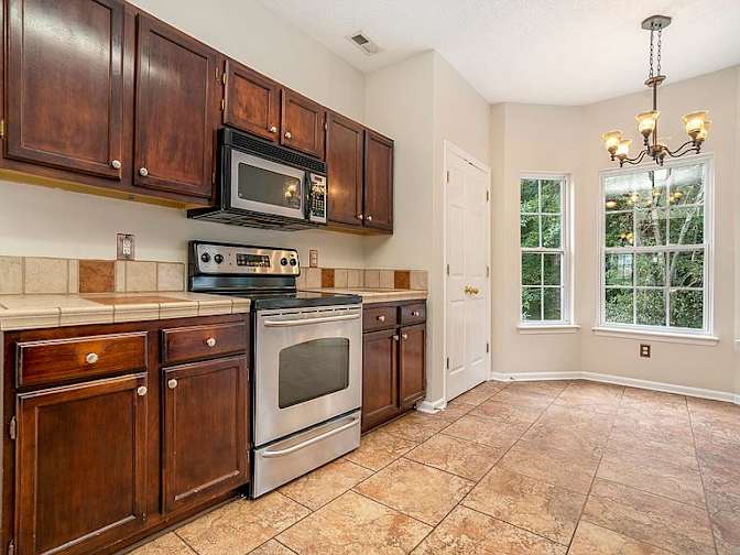 lifedoorrentals's room