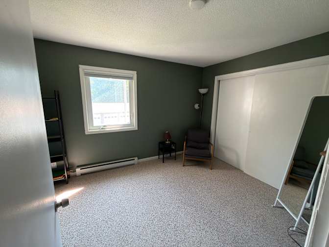 Eren's room