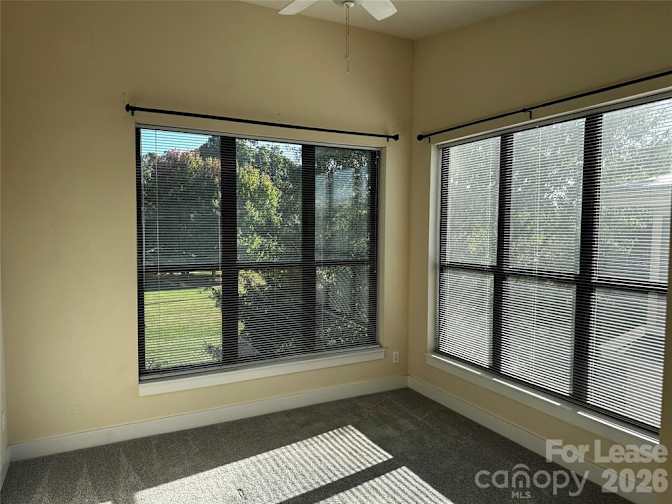 Alcove Rooms's room