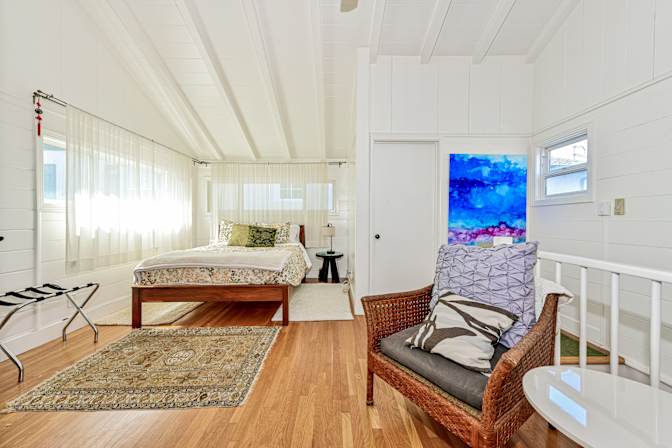 Edgar A. Macías's room