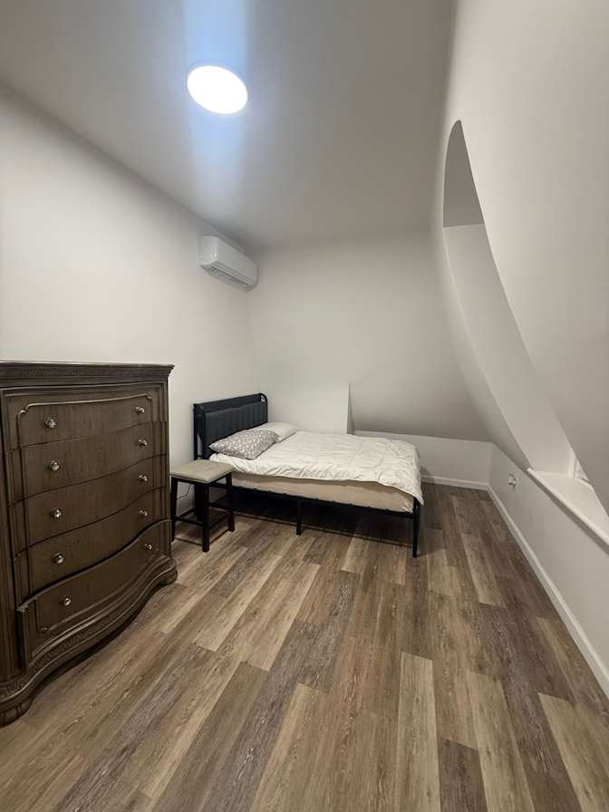 Carlos's room