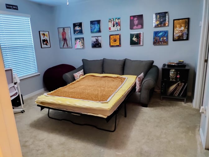 Dennis Room's room