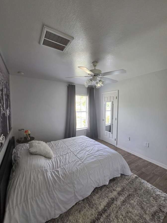 carlos andres's room