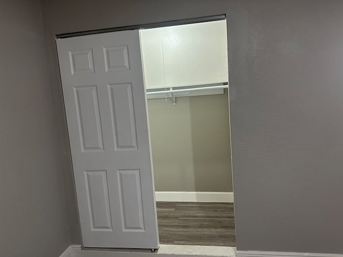 Le's room