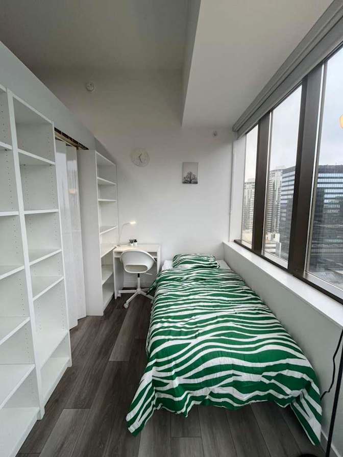 Ozge Simsek's room