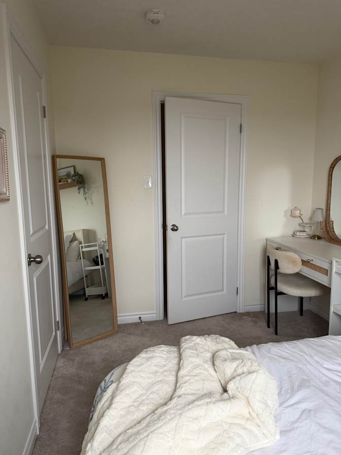 natalie josifoski's room