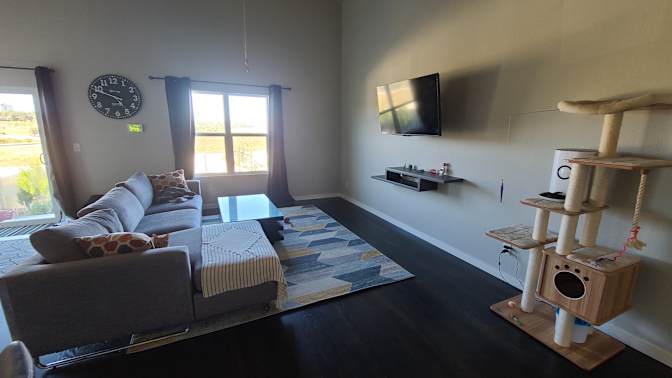 Tom's room