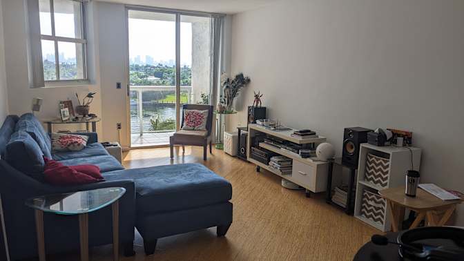 Juan M Vargas's room