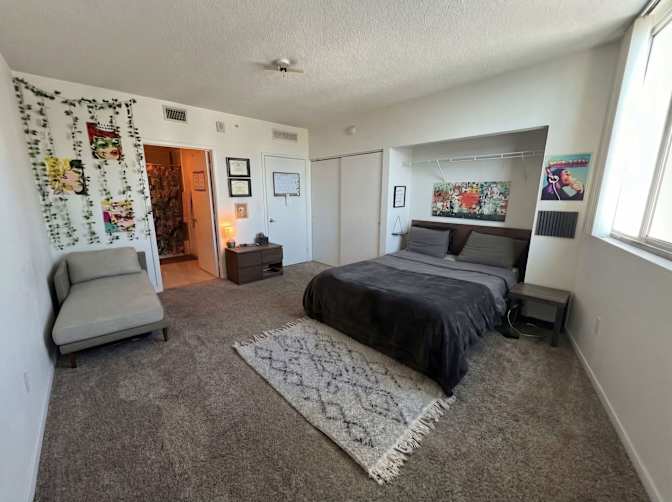 Luis's room