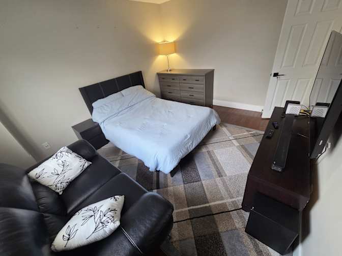 Chris Wonderful's room