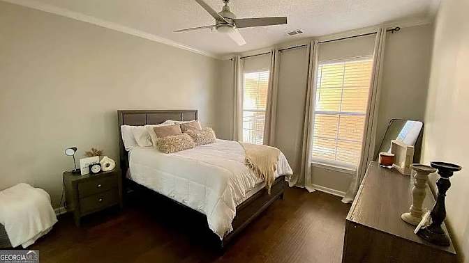 Alcove Rooms's room