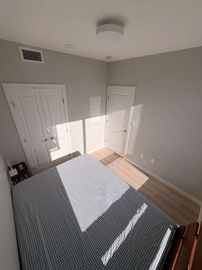 Junsong Zhang's room