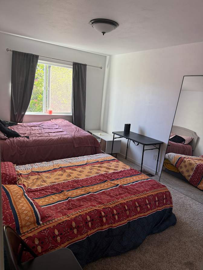 JEANETTE's room