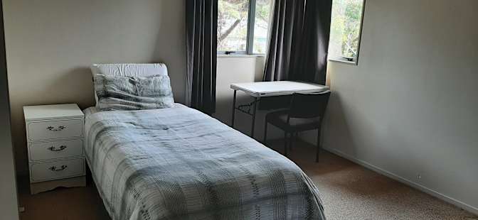 Priya Fernandes's room