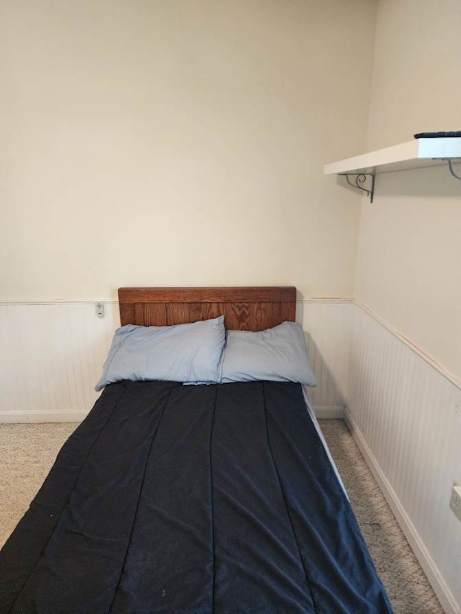 Enrique's room