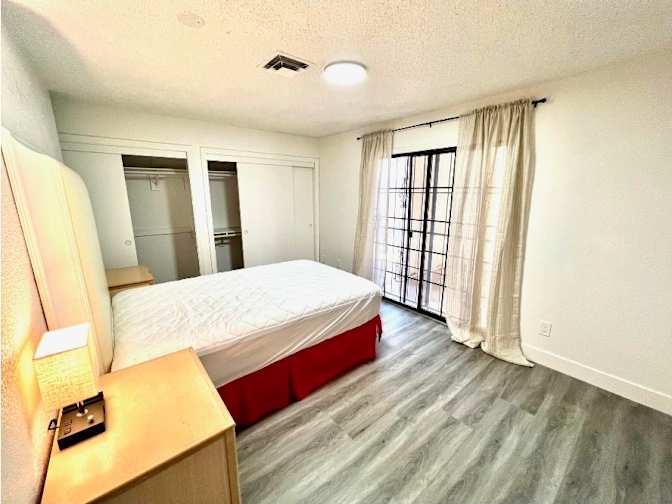 Der Cruz's room