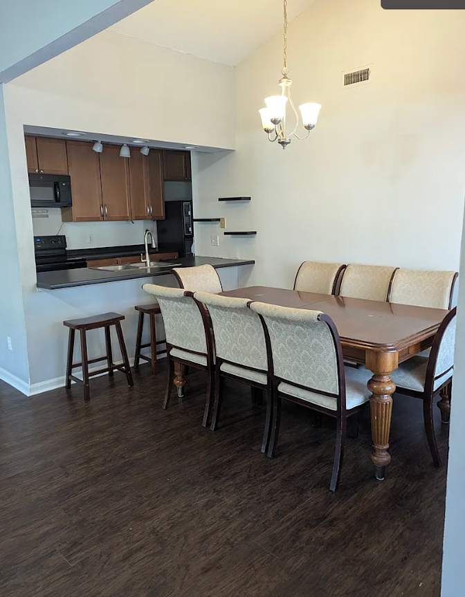 Alcove Rooms's room