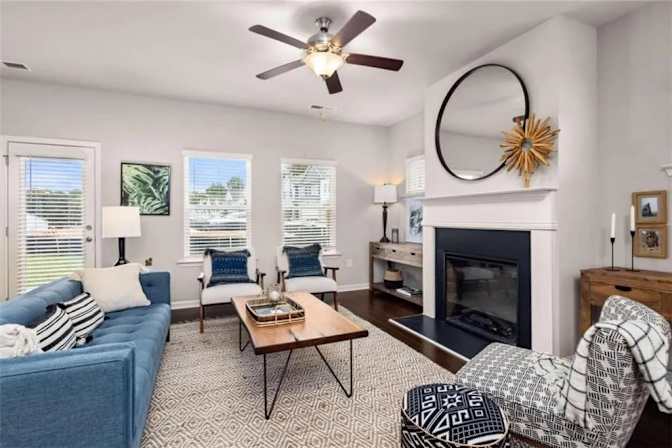 Alcove Rooms's room