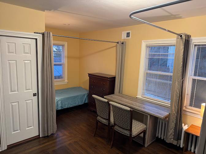 leo's room
