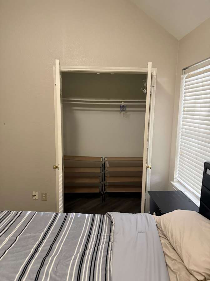 Luis's room