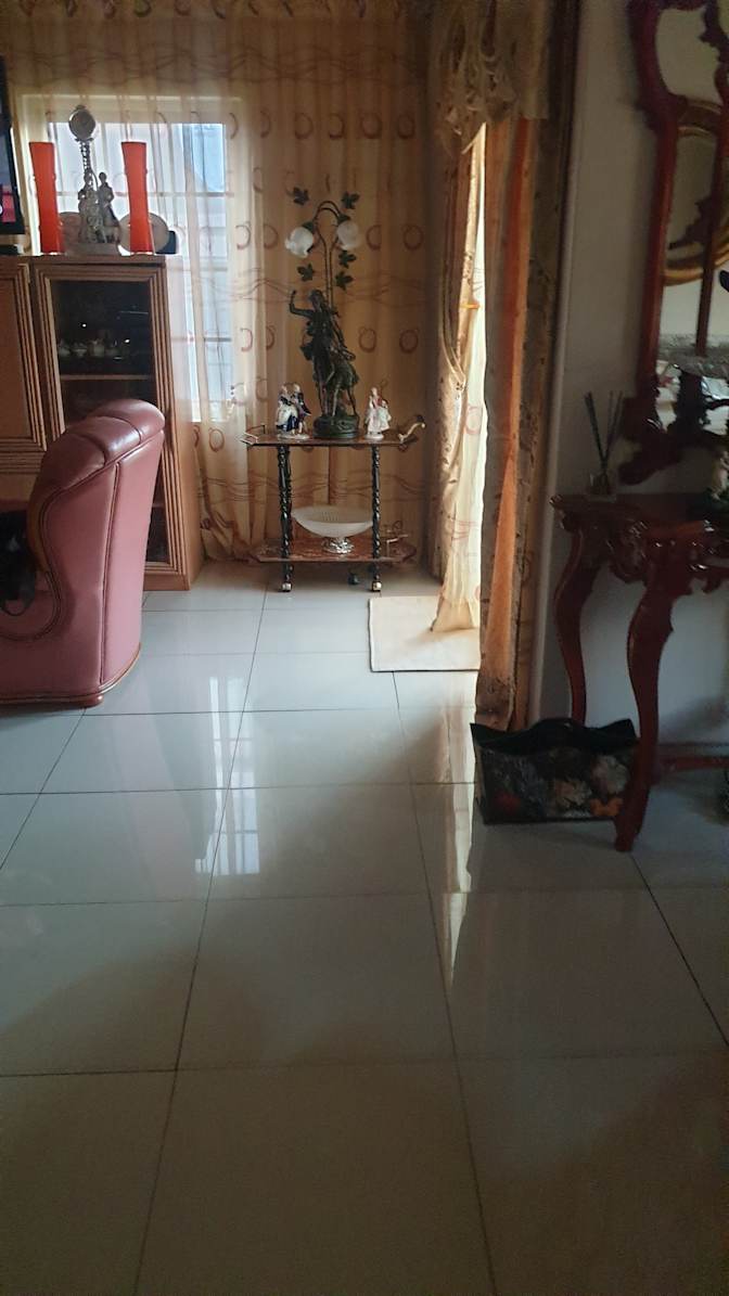 Sombu's room
