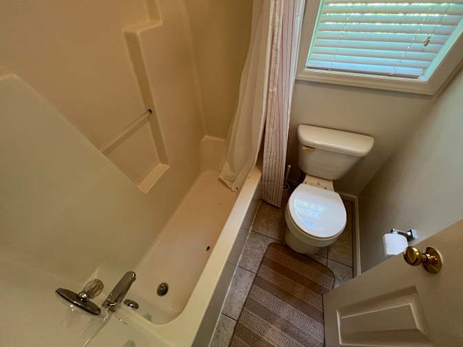 Alcove Rooms's room