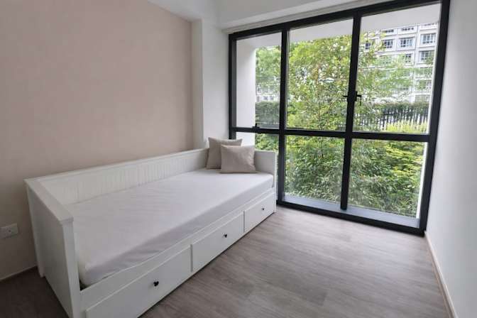 Amos Wong's room