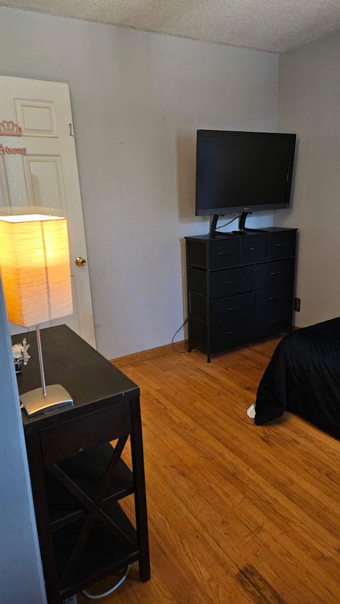 Mechele Oliveira's room