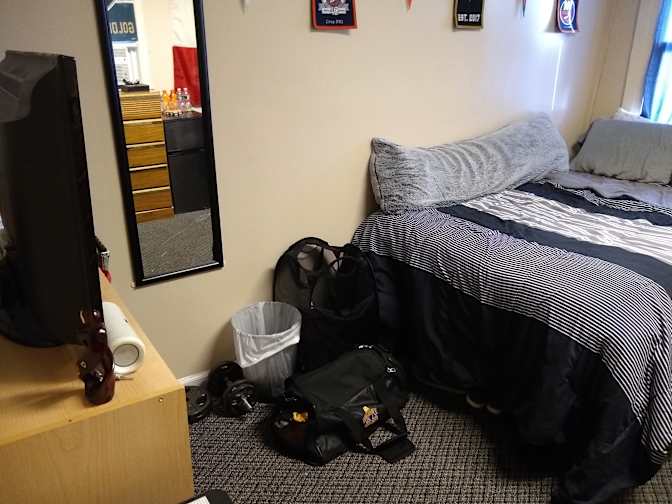 Yong's room